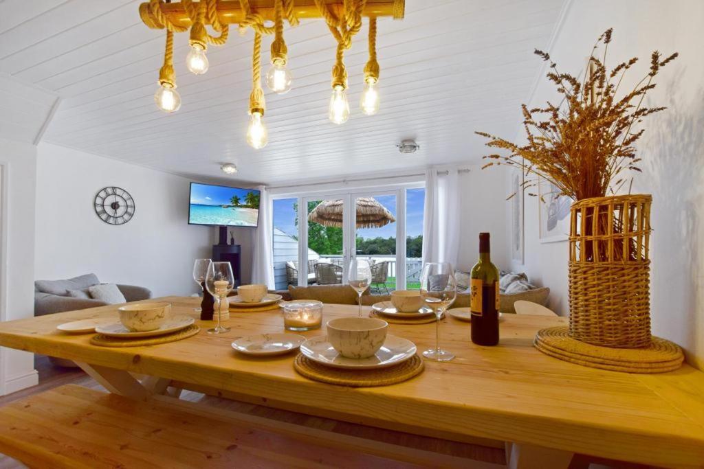 Luxury Lodge In The Heart Of The Cotswolds Cirencester Exterior foto