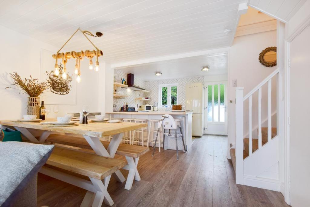 Luxury Lodge In The Heart Of The Cotswolds Cirencester Exterior foto